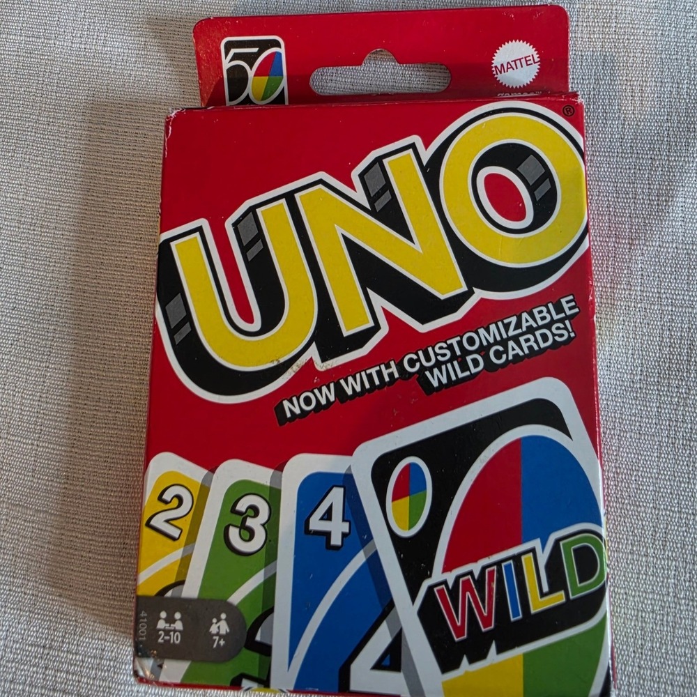 Mattel UNO Card Game with Customizable Wild Cards 112 Cards 2-10 Players 41001